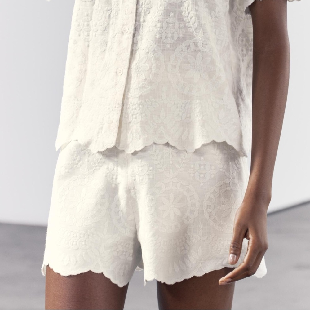 ZARA WOMAN COLLECTION Shorts with a high waist made of a viscose and linen blend